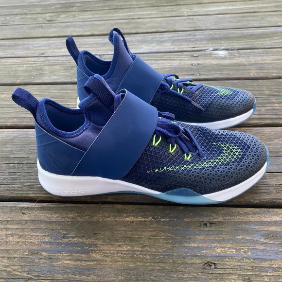 Nike Air Zoom Strong Womens Sneaker 6 - Picture 3 of 13